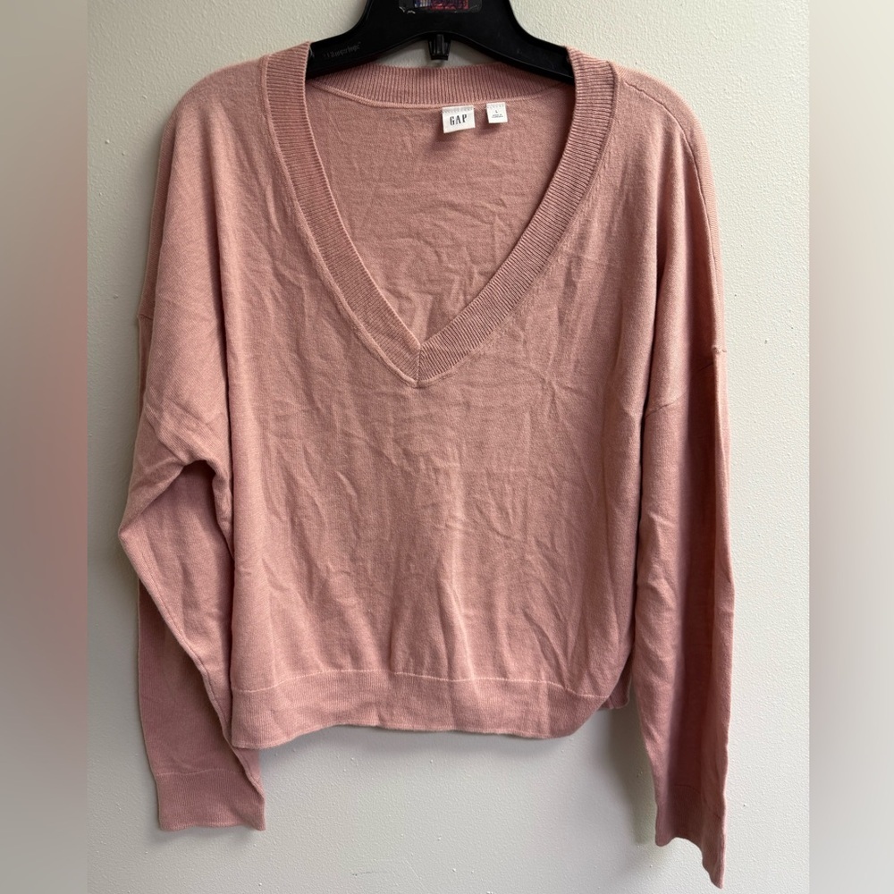 GAP V-Neck Pullover Sweater in Blush